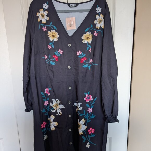 BLOOMCHIC V-Neck Floral Button Detail Dress SIZE 3X - Picture 2 of 3